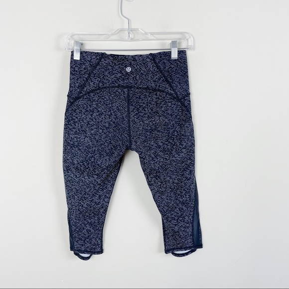 Lululemon Train Times Crop (17") Black Soundwave White Black Size 8 - Picture 8 of 8